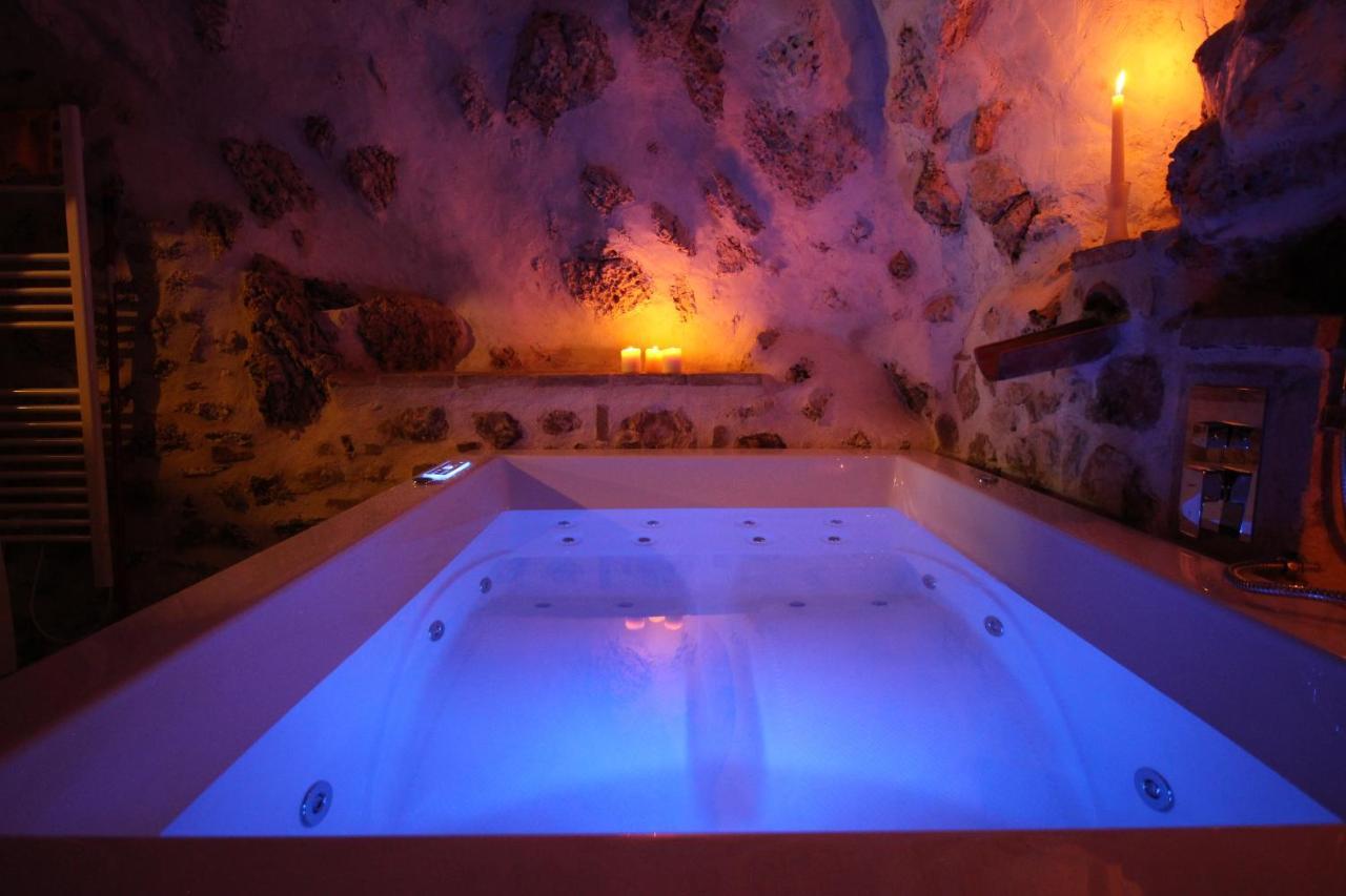 Santo'S House Luxury - Idromassaggio E Doccia Emozionale Villa Santo Stefano Di Sessanio Eksteriør bilde